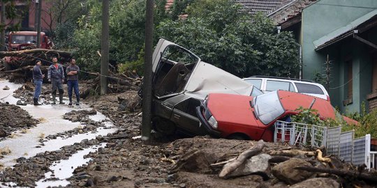 Kondisi porak-poranda Serbia akibat terjangan banjir bandang