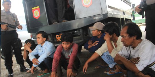 Tekan kriminalitas, polisi gelar razia preman di Kampung Melayu