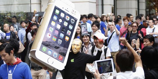 Antusias warga berbagai negara borong iPhone 6 di hari pertama