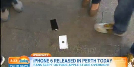 [Video] Lihat orang pertama yang jatuhkan iPhone 6 di Australia