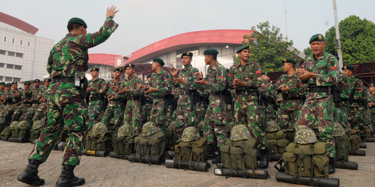 Konglomerat jadi penasihat TNI, 'tak ada makan siang gratis'