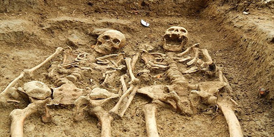 Mereka berpegangan tangan selama kurang lebih 700 tahun
