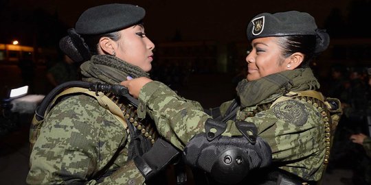 Lentiknya para tentara wanita Meksiko meski berkostum militer