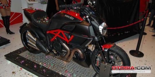 Dua varian terbaru Ducati akhirnya muncul di IIMS 2014