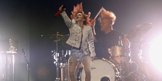 Penampilan energik Paramore gebrak panggung iHeartRadio 2014