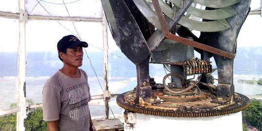 Listrik Pulau Sabira terbatas, tidak kuat nyalakan komputer