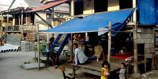 Mengenal penduduk minoritas penghuni rumah panggung Pulau Sabira