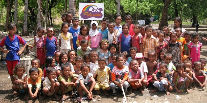 Taman Bacaan Pelangi Ambassadors At Rinca Island Picture