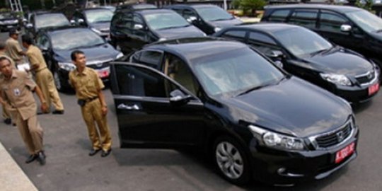 Anggota DPRD Surabaya curi start ambil mobil dinas