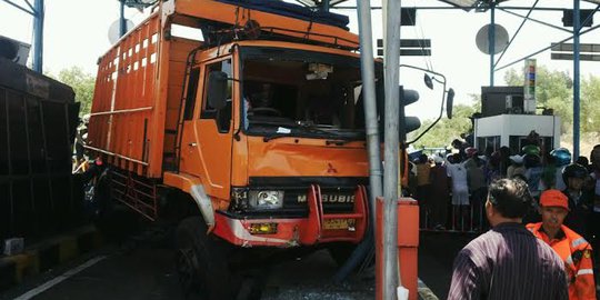 Rombongan atlet POPDA ikut diseruduk truk di Suramadu