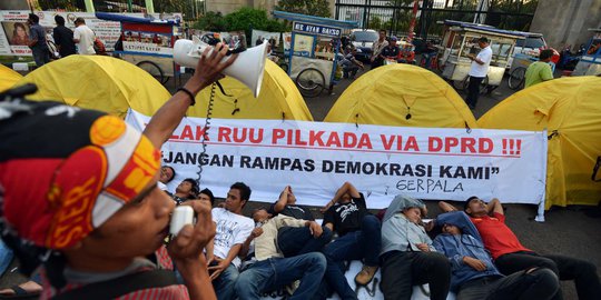 Tolak Pilkada via DPRD, aktivis gelar tenda di depan DPR