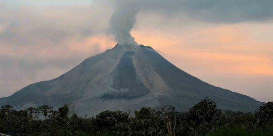 Siang ini Gunung Sinabung meletus lagi