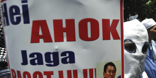 wajah ahok diulek jadi sambal terasi rev1