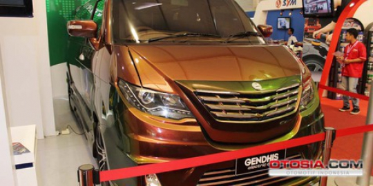 Gendhis tersisih kemegahan mobil Jepang dan Eropa