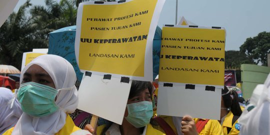 Aksi demo perawat tuntut pengesahan RUU Keperawatan di DPR