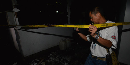 Lampu teplok disenggol tikus, rumah seniman ludes terbakar