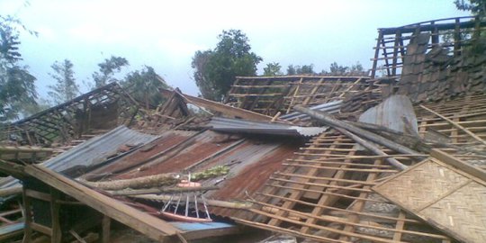 Angin puting beliung rusak 12 rumah di Langkat