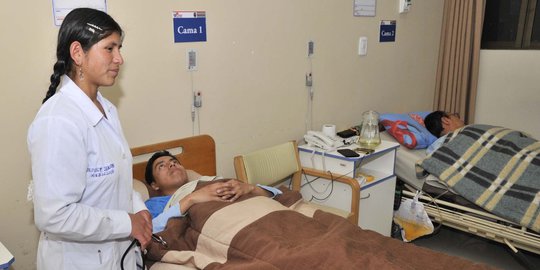 Kisah Nancy, dokter pertama di Bolivia dari suku pedalaman