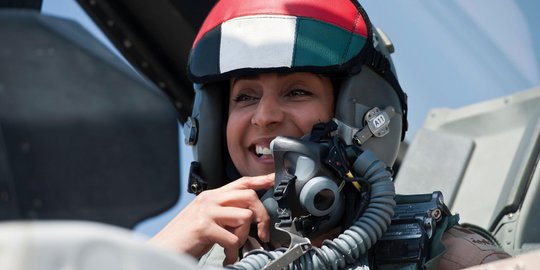 Cantiknya Mariam, pilot wanita pertama yang berperang lawan ISIS