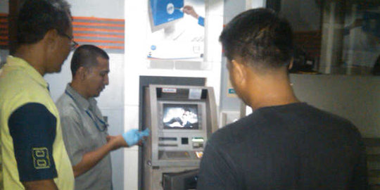 Sudah acak-acak isi ATM, komplotan perampok tak bawa uangnya