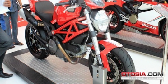 Pakai \'godaan\' diskon Rp 100 juta, Ducati Monster tersisa 2 unit di IIMS