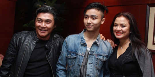 Meski sudah cerai, Willy Dozan kompak dengan mantan istri | merdeka.com