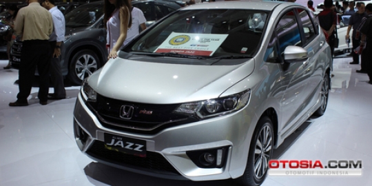  Sedan  Hatchback ini raih predikat mobil  terbaik  IIMS 2014 