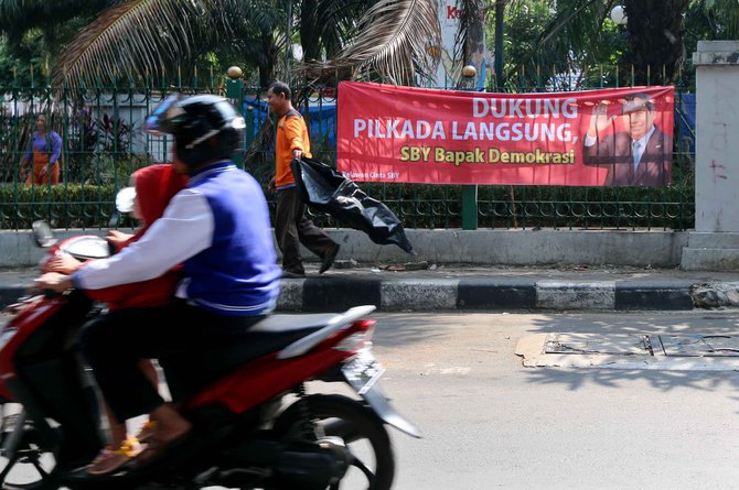 spanduk dukungan pilkada langsung