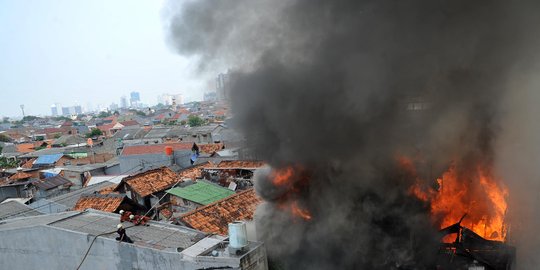 Permukiman padat penduduk di Tipar Cakung terbakar