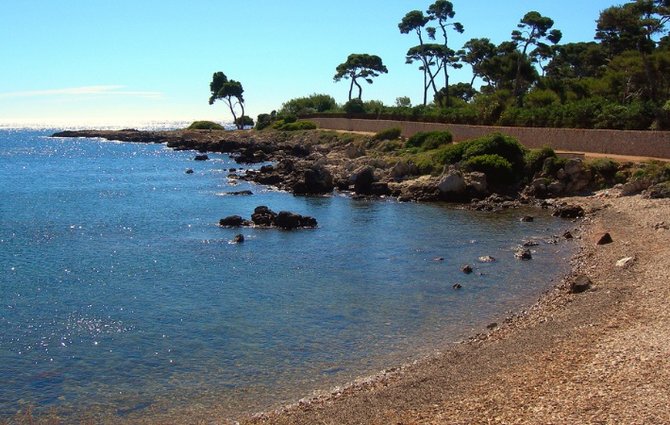 pantai la garoupe prancis