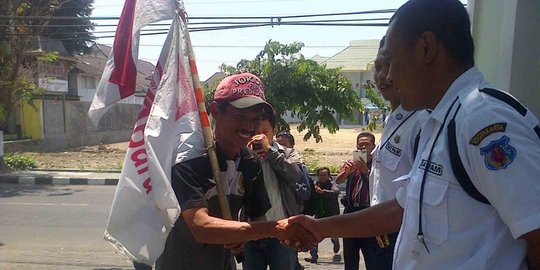 dibayar untuk hentikan aksinya rev3