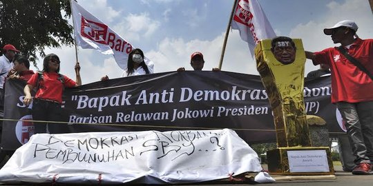 Demo tolak Pilkada DPRD di Istana, Bara JP hadiahi SBY keranda