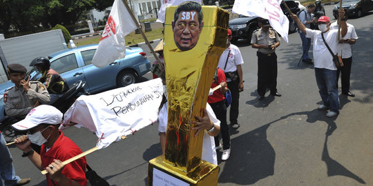 Bara JP hadiahi tropi 'Bapak Anti Demokrasi Award' untuk SBY