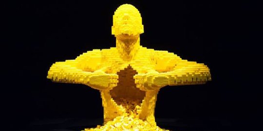 Jutaan LEGO disulap jadi 80 patung super keren