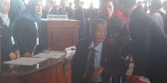 Hadiri pelantikan, Sutan Sukarnotomo pakai kursi roda
