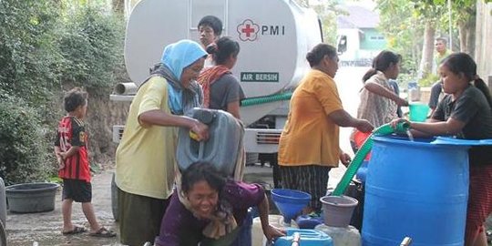 PMI Jateng sediakan 1,8 juta liter air bersih atasi kekeringan