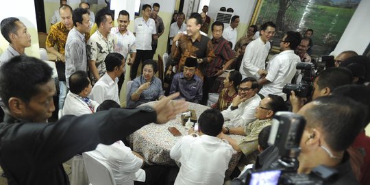 Incar pimpinan DPR, PDIP minta Jokowi dan JK lobi parpol lain