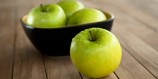 Makan sebuah apel hijau per hari untuk miliki badan super seksi