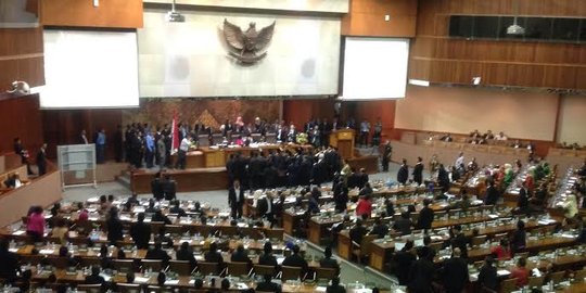 Pemilihan pimpinan DPR panas, anggota maju interupsi Ceu Popong