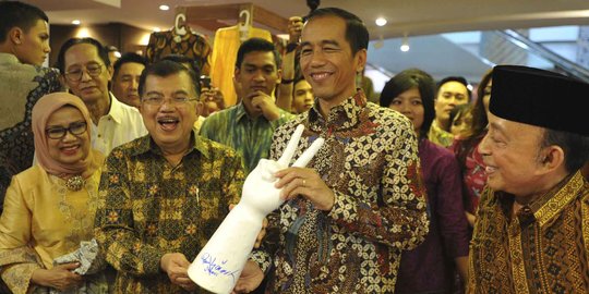 Jokowi bakal larang para menteri pakai jas, tapi batik