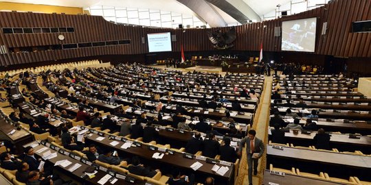 Sidang paripurna pembentukan fraksi MPR RI periode 2014-2019