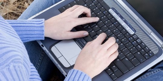 ketahui 7 dampak buruk pemakaian laptop untuk kesehatan