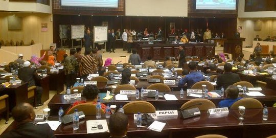 Pemilihan ketua DPD, Irman Gusman dan Farouk Muhammad bersaing