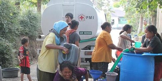 Kemarau, PMI Jateng salurkan 1,8 juta liter air bersih