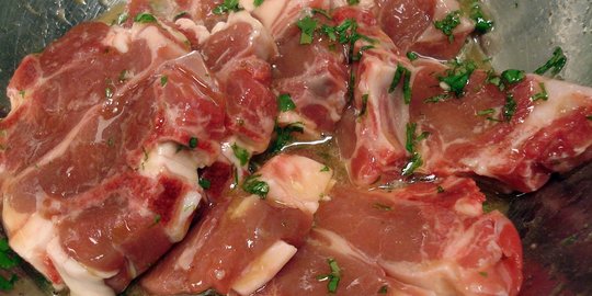 10 Cara Mengolah Daging Kambing Agar Tidak Bau dan Alot