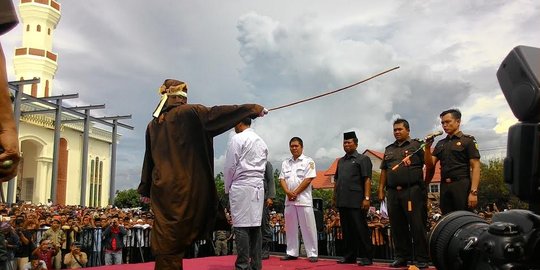 Pemkot Banda Aceh kembali eksekusi cambuk 4 penjudi