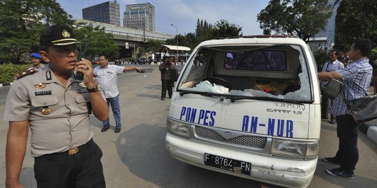 Demo ricuh, polisi luka disabet samurai massa FPI anti-Ahok