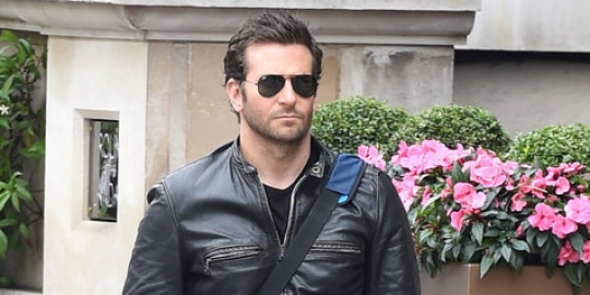 Bradley Cooper sniper mematikan di film Clint Eastwood 
