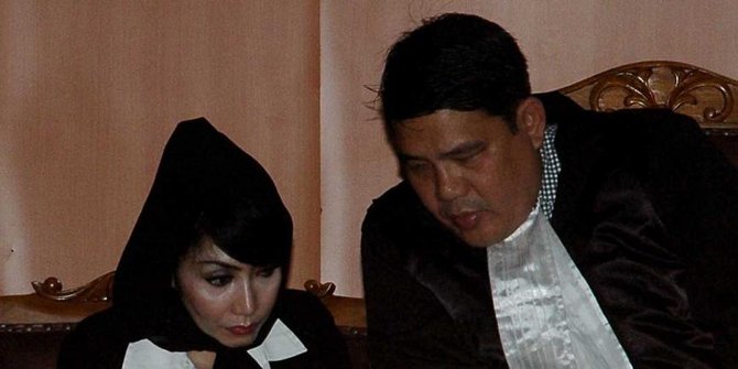 Cerita payudara dan bokong silicon Malinda Dee yang 