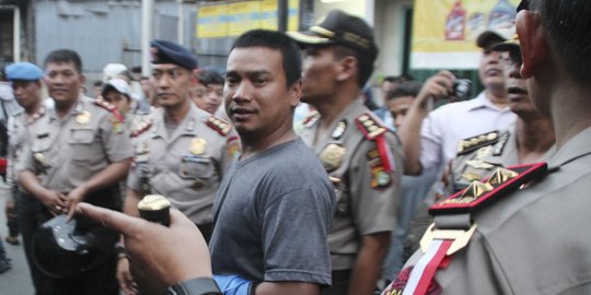 Dikepung ribuan polisi, komandan aksi FPI menyerahkan diri